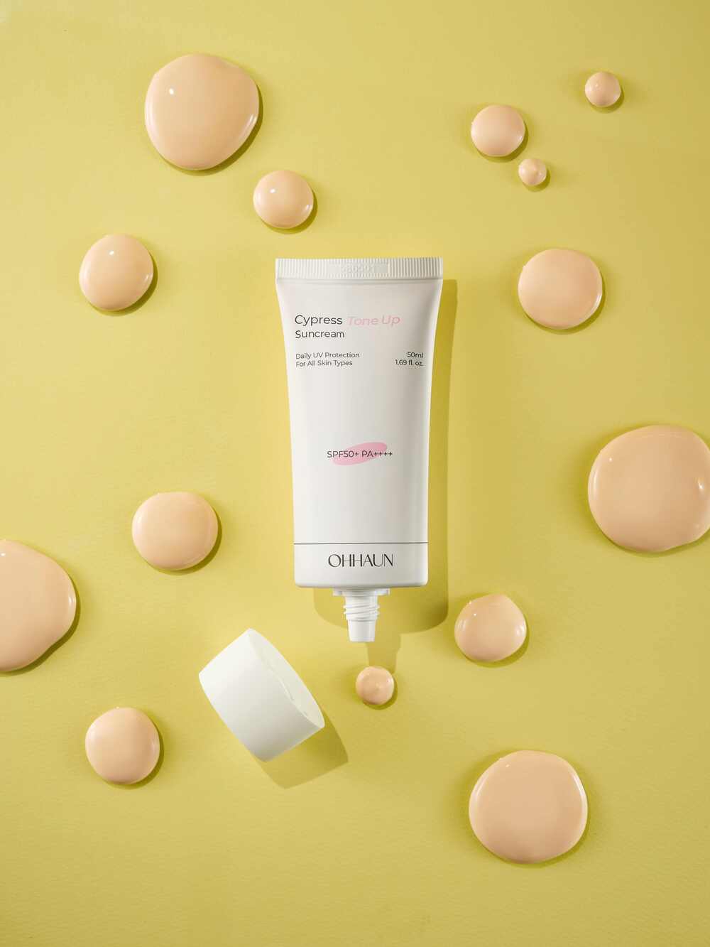 Sử Dụng Đạo Cụ: 7 Vật Dụng Đơn Giản Biến Ảnh Packshot Thành Concept Nghệ Thuật